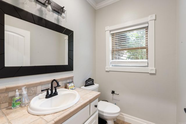 100 Plantation Ln, Batesville, AR 72501