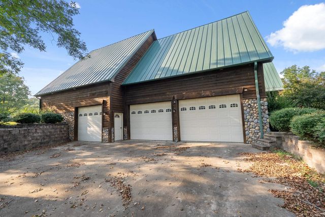 100 Plantation Ln, Batesville, AR 72501