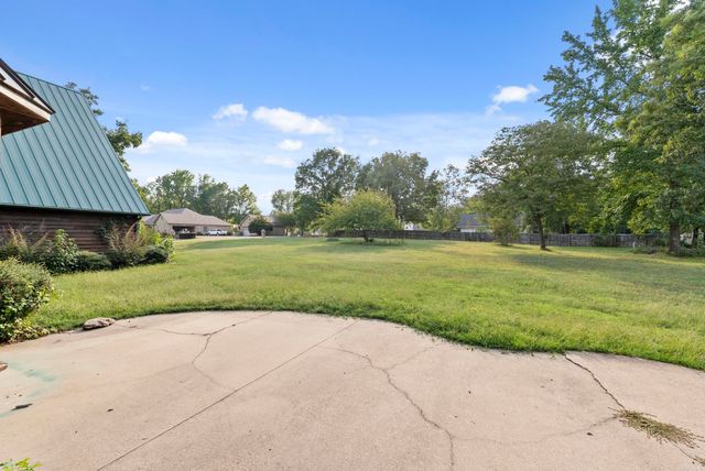 100 Plantation Ln, Batesville, AR 72501