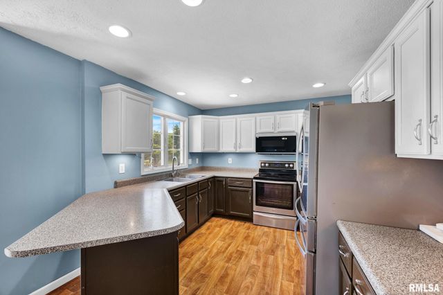 610 S BRECKENRIDGE Drive, Dunlap, IL 61525