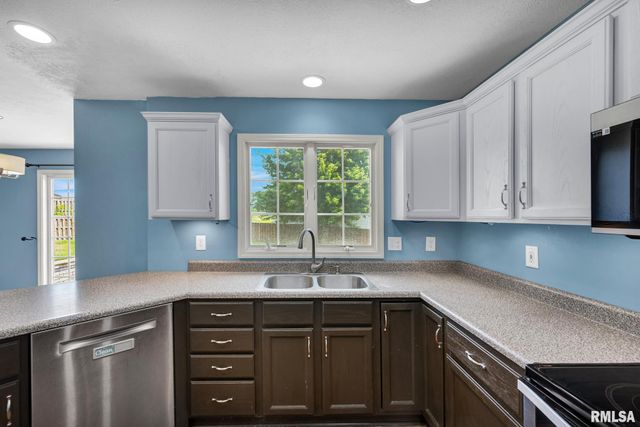 610 S BRECKENRIDGE Drive, Dunlap, IL 61525
