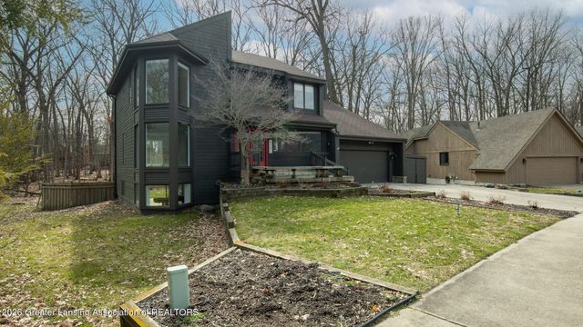 6101 Oak Park Trail, Haslett, MI 48840