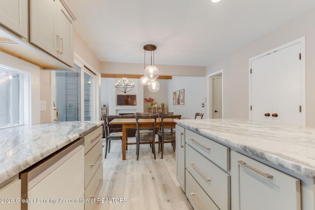 6101 Oak Park Trail, Haslett, MI 48840
