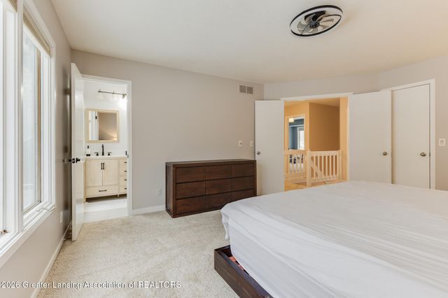 6101 Oak Park Trail, Haslett, MI 48840