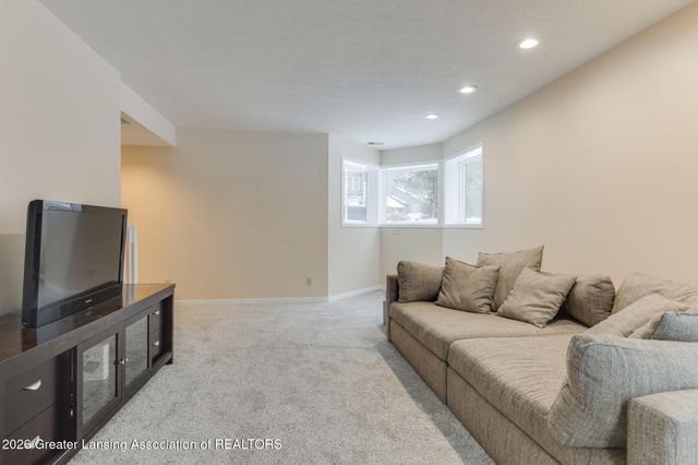 6101 Oak Park Trail, Haslett, MI 48840