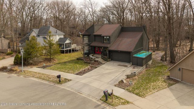 6101 Oak Park Trail, Haslett, MI 48840