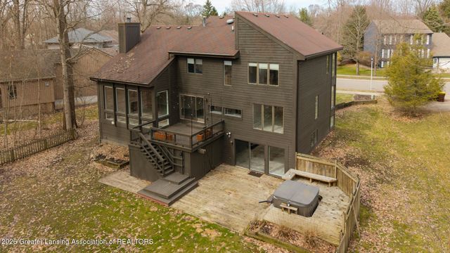 6101 Oak Park Trail, Haslett, MI 48840