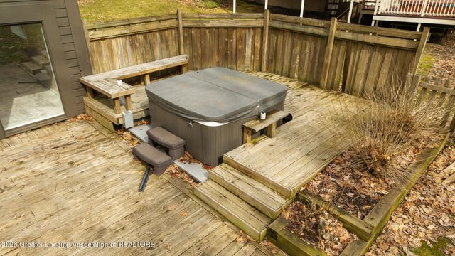 6101 Oak Park Trail, Haslett, MI 48840
