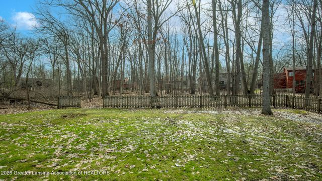 6101 Oak Park Trail, Haslett, MI 48840