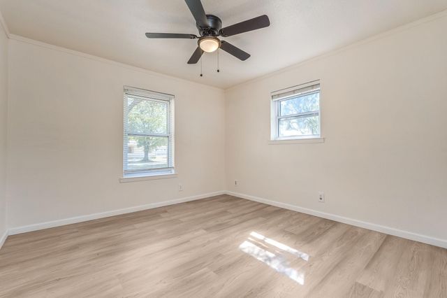 921 Evans Street, Bonham, TX 75418