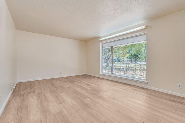 921 Evans Street, Bonham, TX 75418