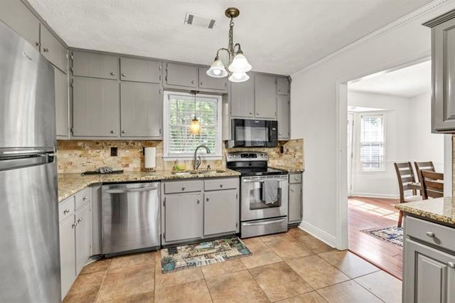 1763 Hearth Stone Circle, Lawrenceville, GA 30043