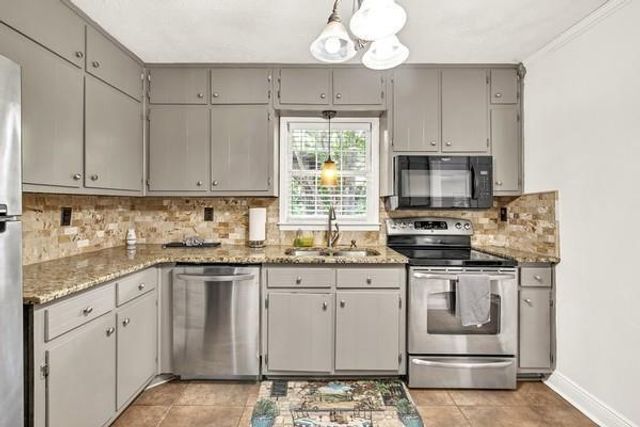 1763 Hearth Stone Circle, Lawrenceville, GA 30043