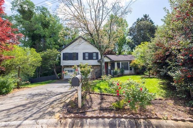 1763 Hearth Stone Circle, Lawrenceville, GA 30043