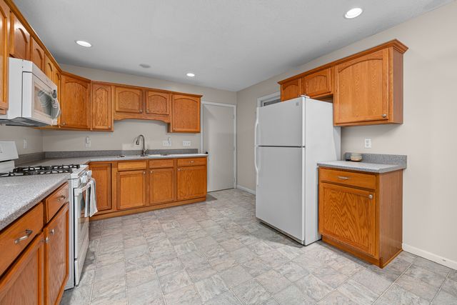 2544 Central Avenue, Bettendorf, IA 52722
