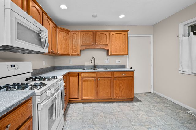 2544 Central Avenue, Bettendorf, IA 52722