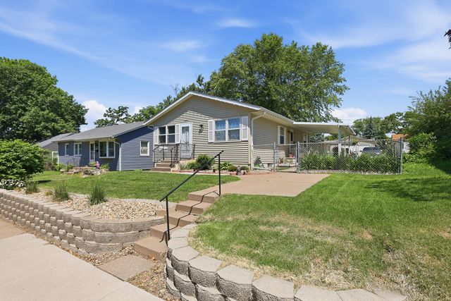 2544 Central Avenue, Bettendorf, IA 52722