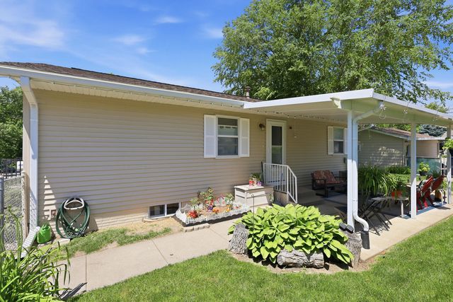 2544 Central Avenue, Bettendorf, IA 52722