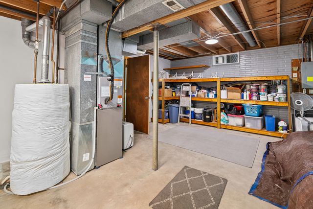 2544 Central Avenue, Bettendorf, IA 52722