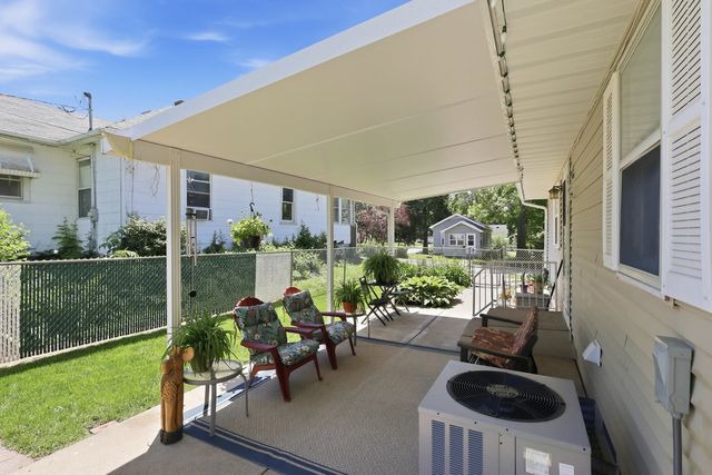 2544 Central Avenue, Bettendorf, IA 52722