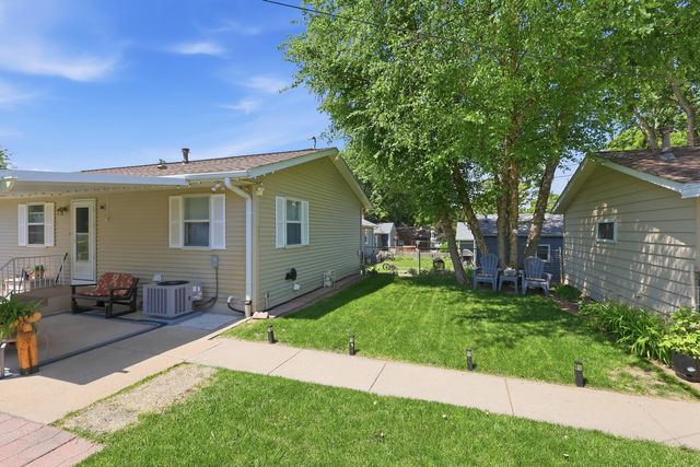 2544 Central Avenue, Bettendorf, IA 52722