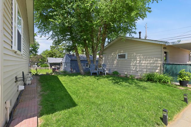 2544 Central Avenue, Bettendorf, IA 52722