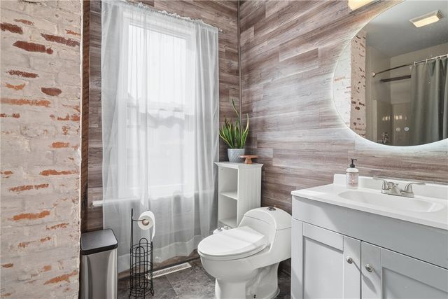 618 8th Ave, New Brighton, PA 15066