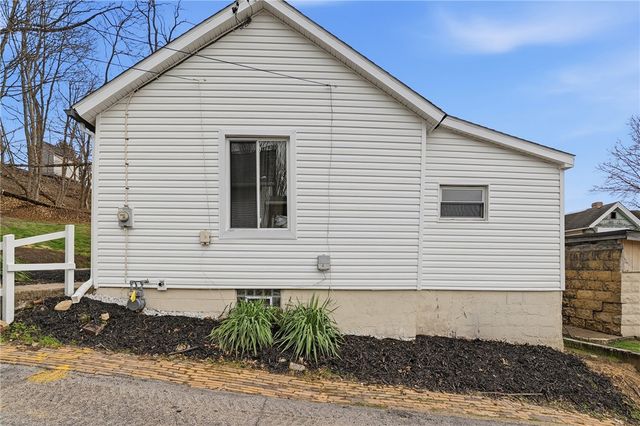 618 8th Ave, New Brighton, PA 15066