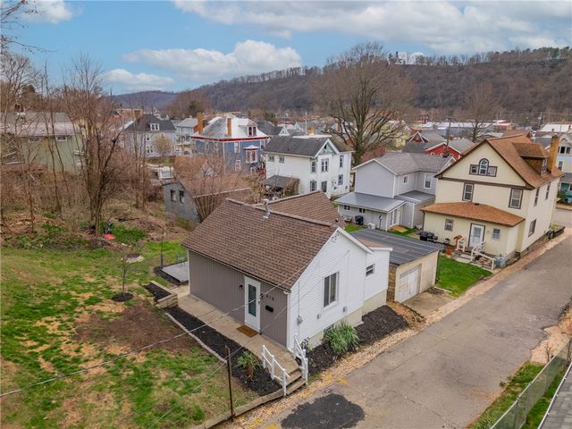 618 8th Ave, New Brighton, PA 15066