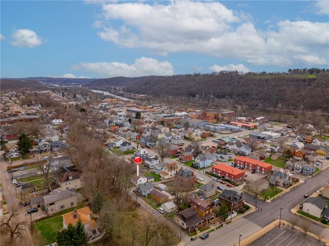 618 8th Ave, New Brighton, PA 15066