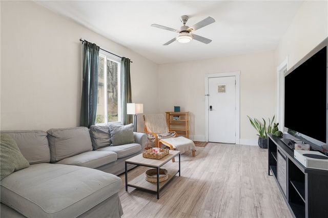 618 8th Ave, New Brighton, PA 15066