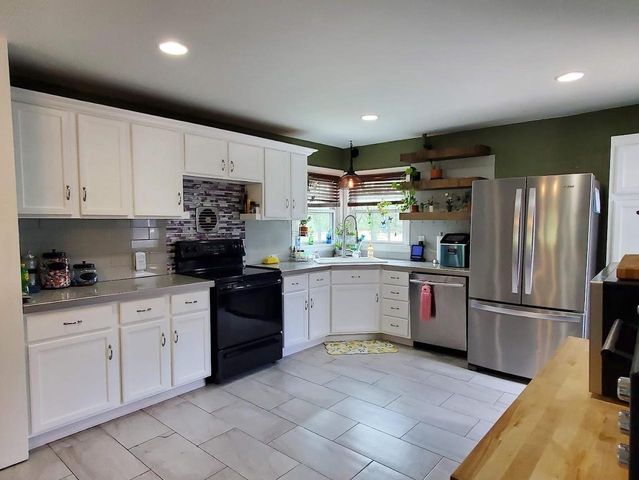 N4687 CHURCH STREET, New London, WI 54961