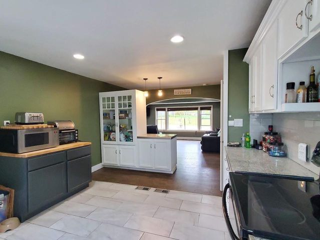 N4687 CHURCH STREET, New London, WI 54961