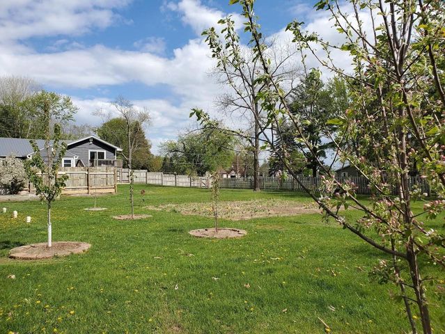 N4687 CHURCH STREET, New London, WI 54961