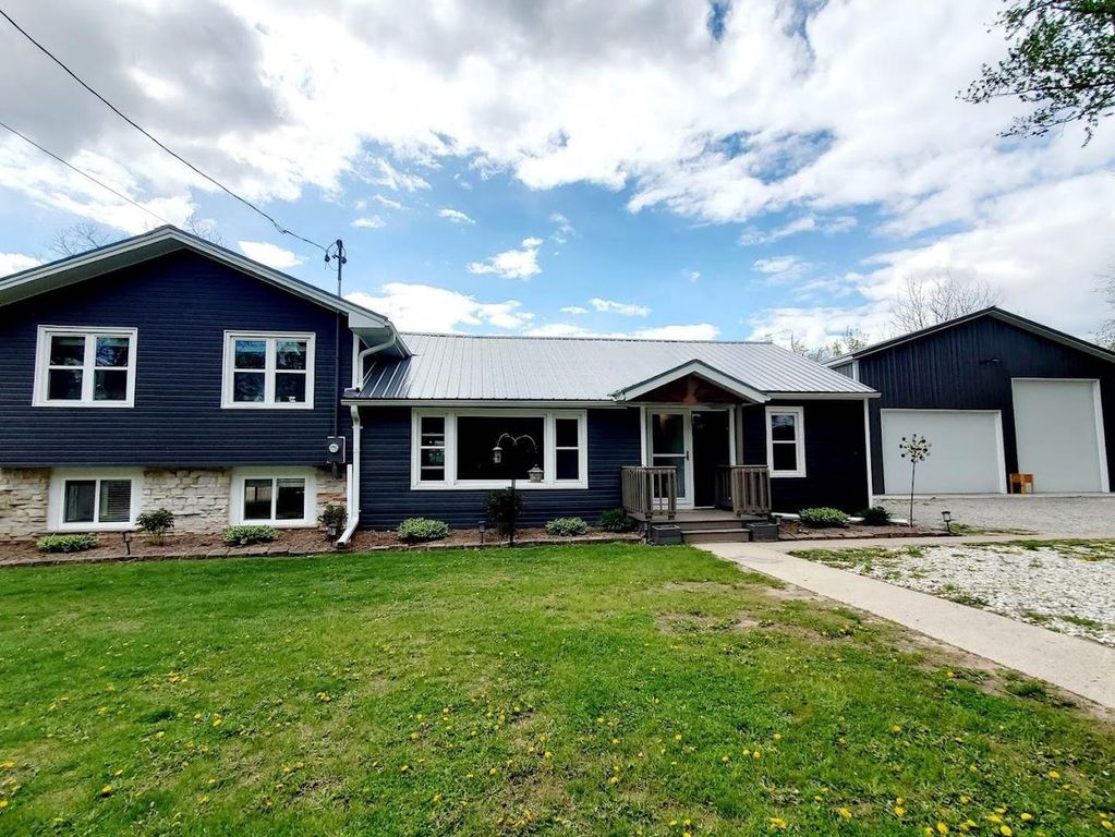 N4687 CHURCH STREET, New London, WI 54961