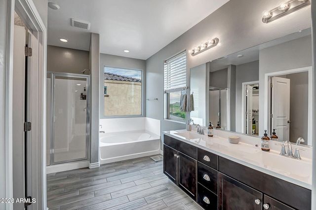 517 E BALAO Drive E, Phoenix, AZ 85085