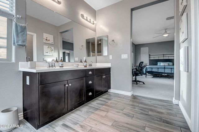 517 E BALAO Drive E, Phoenix, AZ 85085