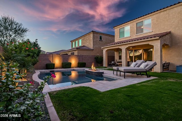 517 E BALAO Drive E, Phoenix, AZ 85085