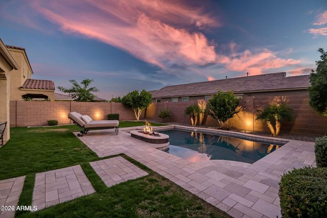 517 E BALAO Drive E, Phoenix, AZ 85085