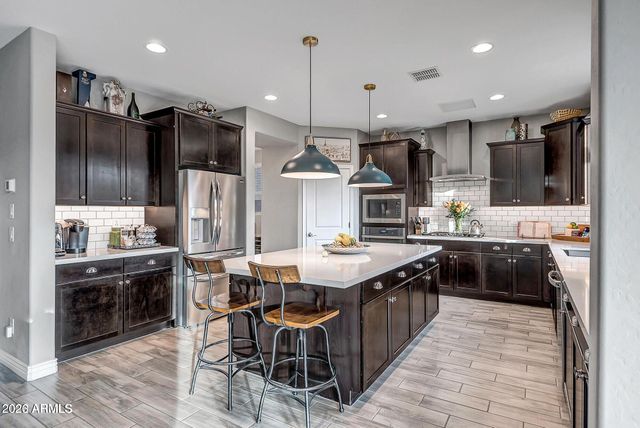 517 E BALAO Drive E, Phoenix, AZ 85085