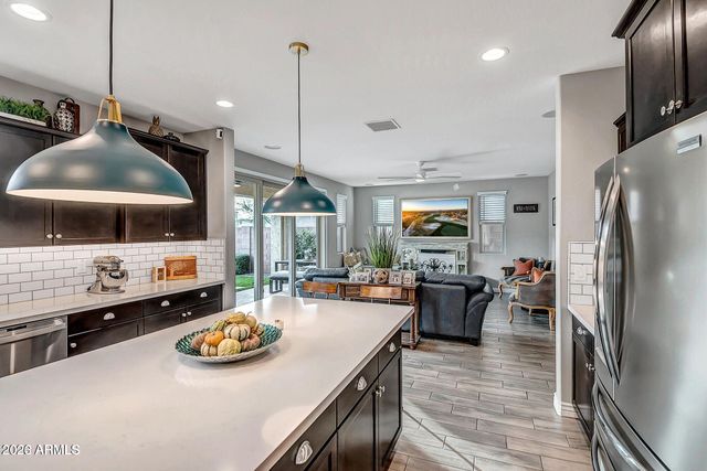 517 E BALAO Drive E, Phoenix, AZ 85085