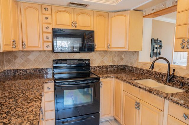 619 GARLAND STREET N, St Petersburg, FL 33703