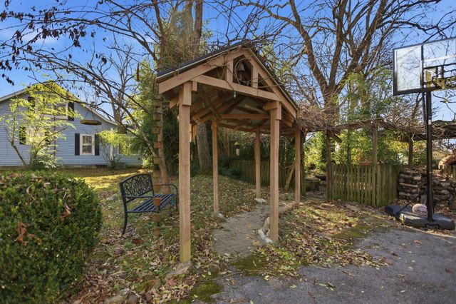 913 Ovoca Rd, Tullahoma, TN 37388