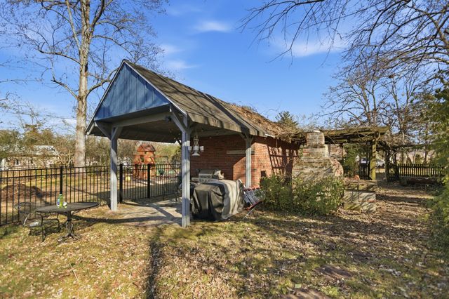 913 Ovoca Rd, Tullahoma, TN 37388