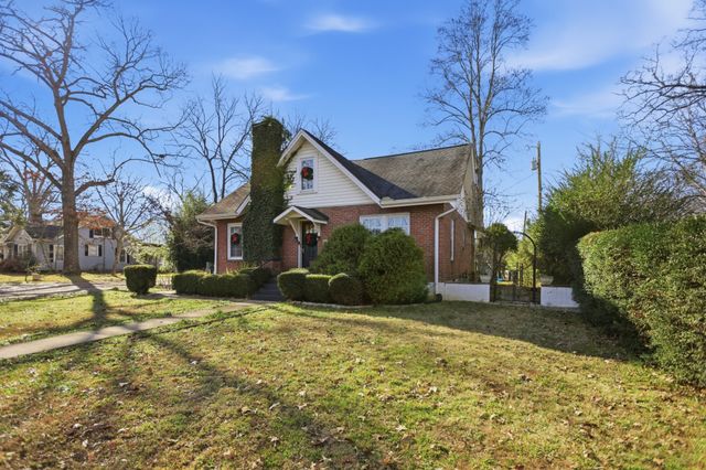 913 Ovoca Rd, Tullahoma, TN 37388