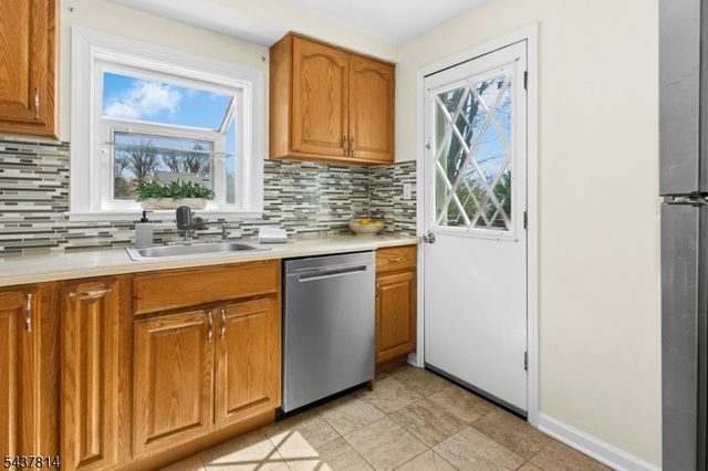 16 Shady Ln, Fanwood Boro, NJ 07023