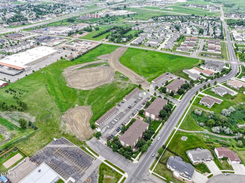 000 Calgary Avenue, Bismarck, ND 58503 photo 8