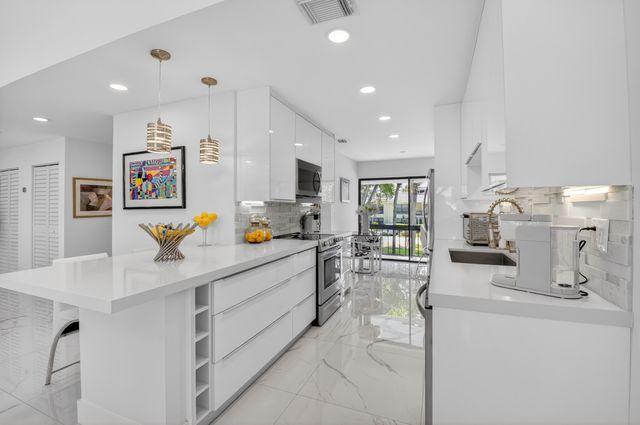 6760 Willow Wood Drive 1204, Boca Raton, FL 33434