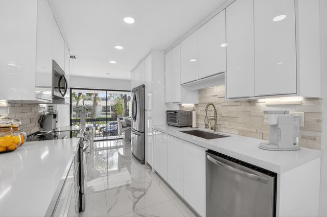 6760 Willow Wood Drive 1204, Boca Raton, FL 33434