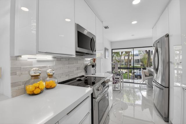 6760 Willow Wood Drive 1204, Boca Raton, FL 33434